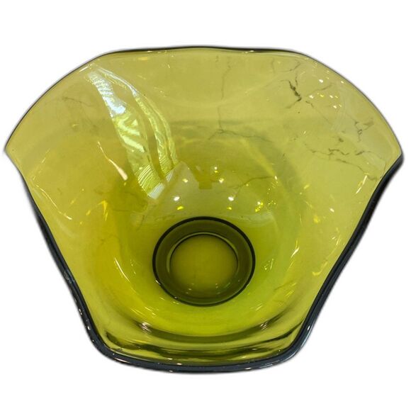 Vintage Anchor Hocking Avocado Green Glass Bowl with Wavy Rim 10" - Picture 1 of 7